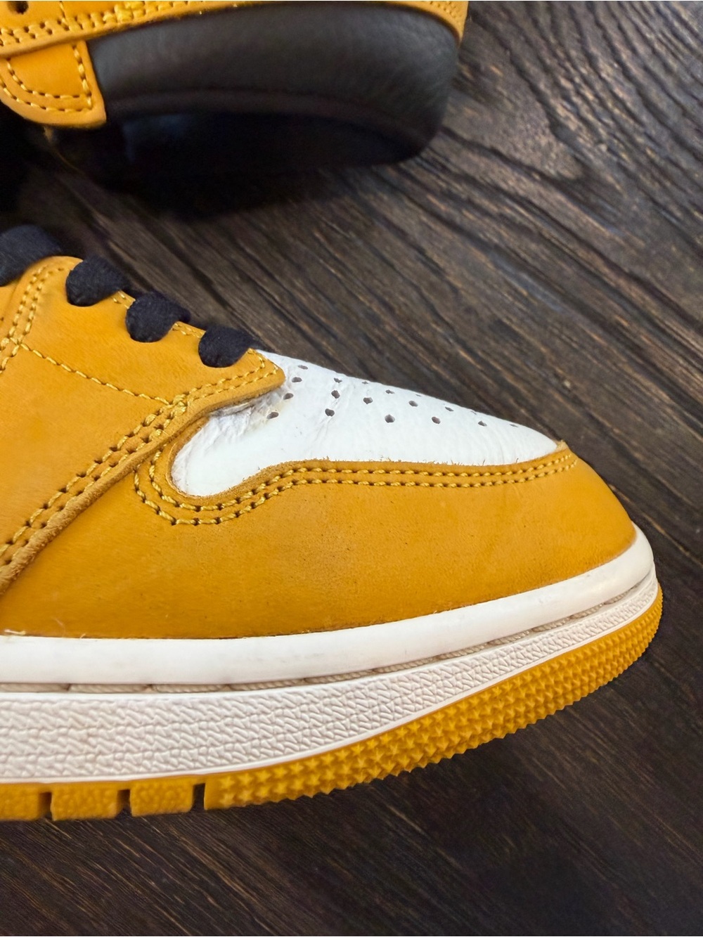Jordan 1 Retro High OG Yellow Ochre Sneaker men’s size 10 - Picture 3 of 11